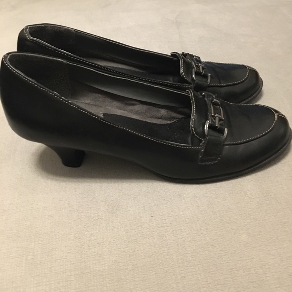 Aerosoles Black Leather Heels - Picture 2 of 7